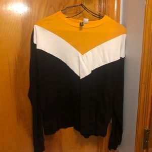 I am selling this winter shirt.